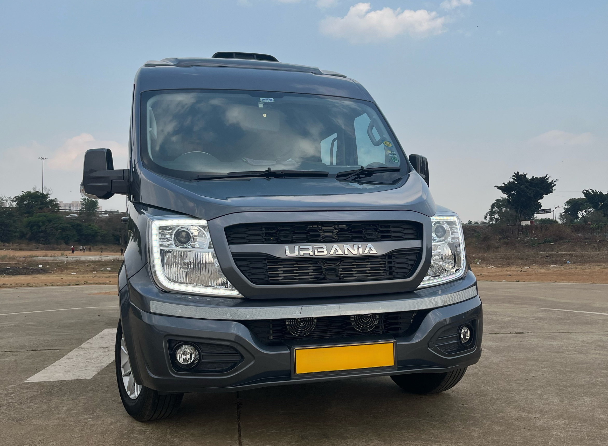 Force Urbania van - Front view